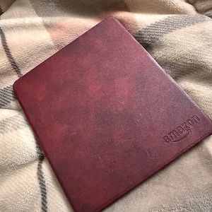 Kindle Oasis w/adjustable warm light Wi-Fi + Free Cellular Connectivity 32 GB